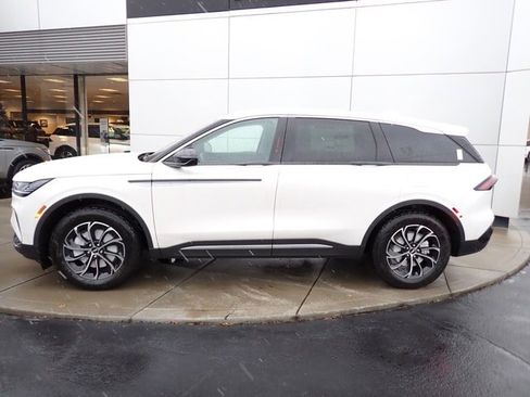 New 2026 Lincoln Nautilus Premier image 2