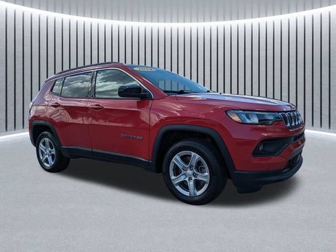 Used 2024 Jeep Compass Latitude AWD/4WD image 2