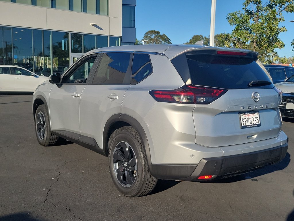 Used 2025 Nissan Rogue SV FWD image 6