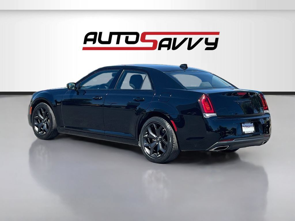 Used 2022 Chrysler 300 Touring w/ Sport Appearance Package RWD image 5