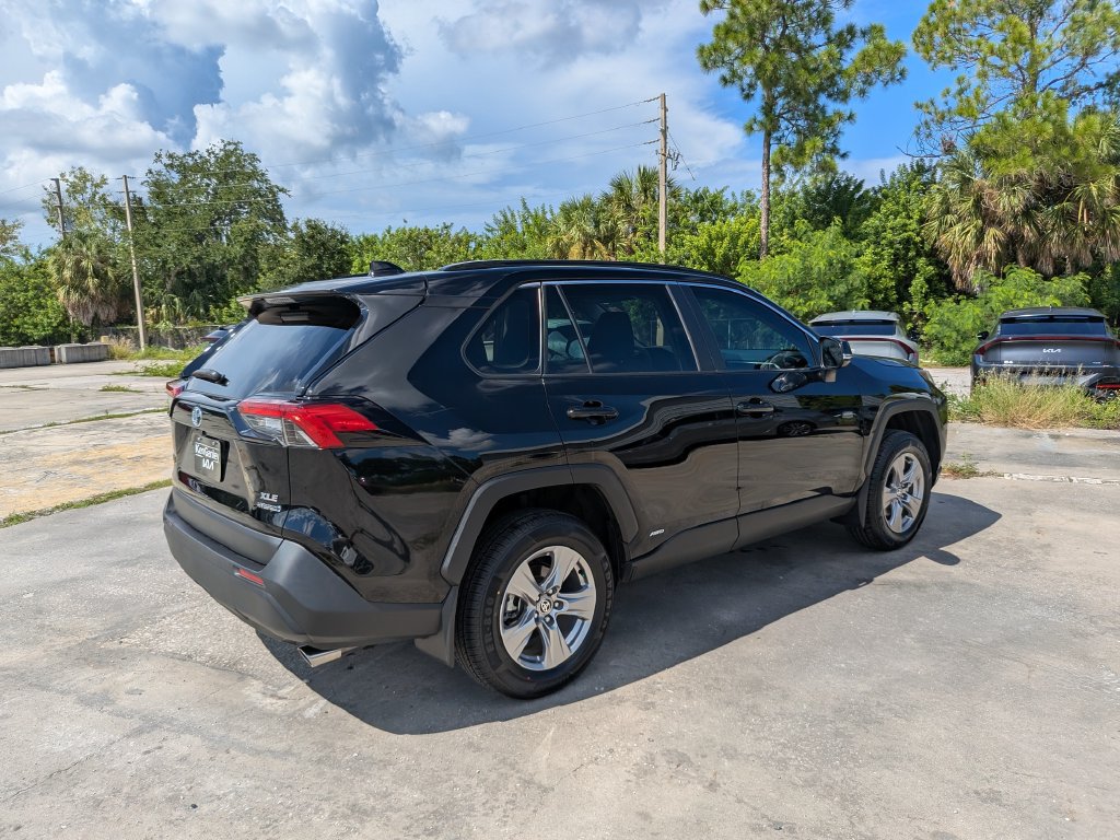 Used 2024 Toyota RAV4 XLE AWD/4WD image 8
