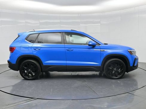 Used 2023 Volkswagen Taos SE w/ Panoramic Sunroof Package FWD image 31