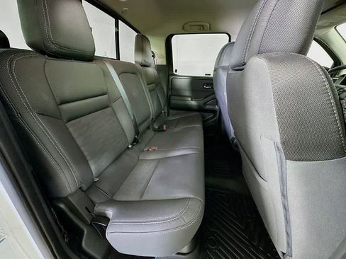 Used 2024 Nissan Frontier SV w/ Technology Package image 31