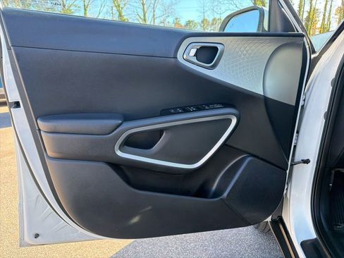 Used 2023 Kia Soul S image 12