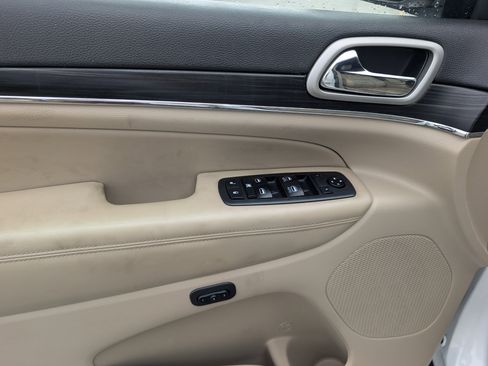 Used 2020 Jeep Grand Cherokee Limited w/ Luxury Group II RWD image 9
