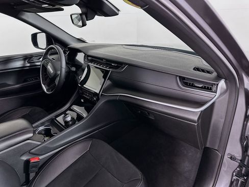 Certified 2024 Jeep Grand Cherokee Altitude image 39