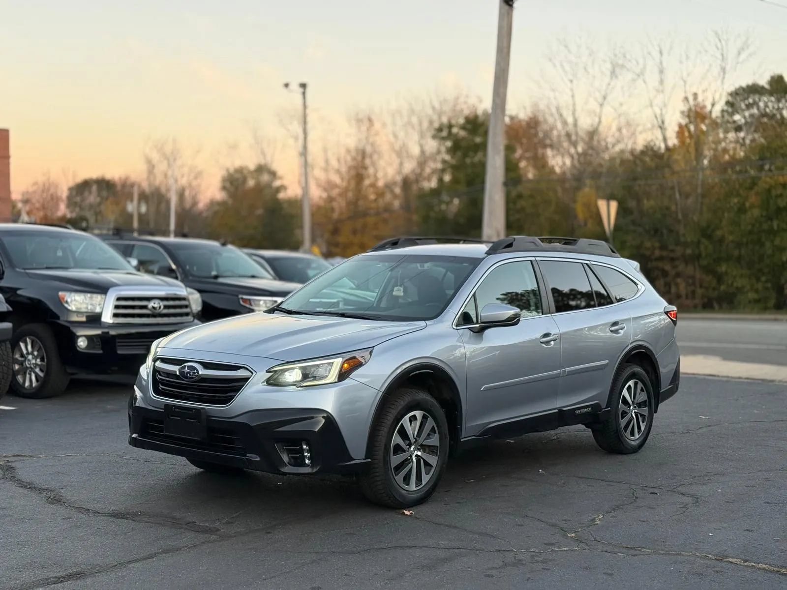 Used 2020 Subaru Outback Premium AWD/4WD image 3