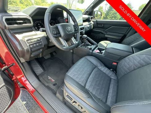 Used 2025 Toyota 4Runner TRD Off-Road Premium AWD/4WD image 15