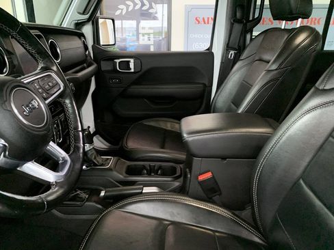 Used 2022 Jeep Wrangler Unlimited Sahara w/ Cold Weather Group AWD/4WD image 11