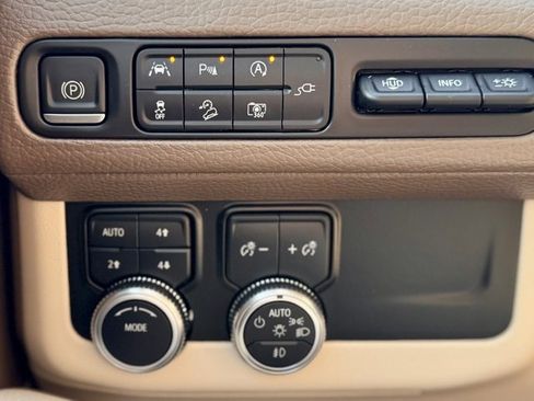 Used 2022 GMC Yukon Denali image 21