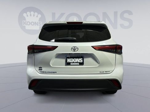 Used 2022 Toyota Highlander XLE AWD/4WD image 12