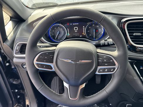 New 2026 Chrysler Pacifica Select image 14