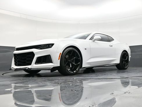 Used 2019 Chevrolet Camaro SS image 21