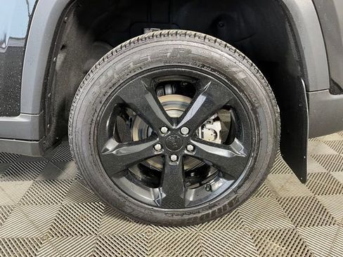 Used 2023 Jeep Grand Cherokee Altitude AWD/4WD image 10