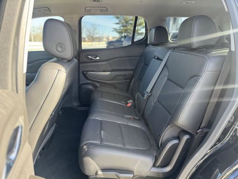 Used 2023 GMC Acadia SLT image 25