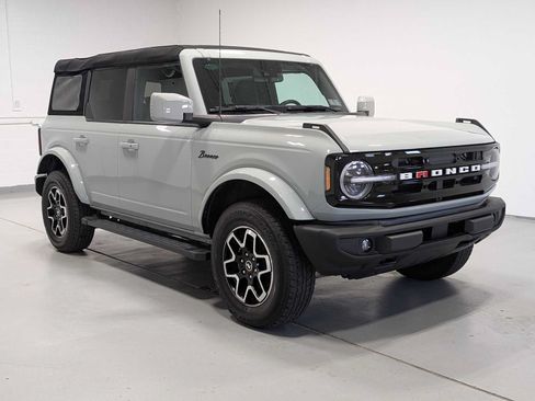 Used 2023 Ford Bronco Outer Banks AWD/4WD image 6