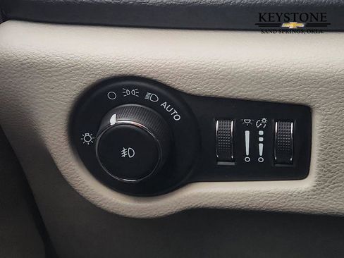 Used 2022 Chrysler Pacifica Touring-L image 23