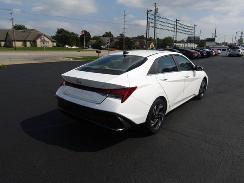 Used 2024 Hyundai Elantra SEL w/ Convenience Package FWD image 8