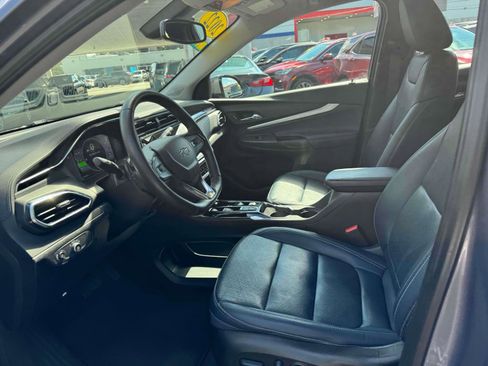 Used 2022 Chevrolet Bolt EUV LT w/ Convenience Package image 14