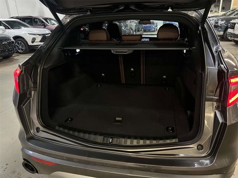 Used 2023 Alfa Romeo Stelvio Ti image 11