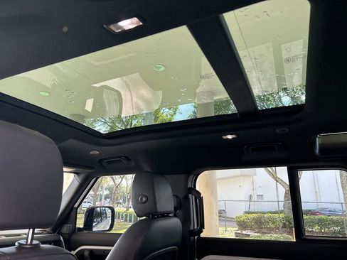 Used 2024 Land Rover Defender 110 S image 19