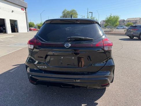 Used 2022 Nissan Kicks S FWD image 4