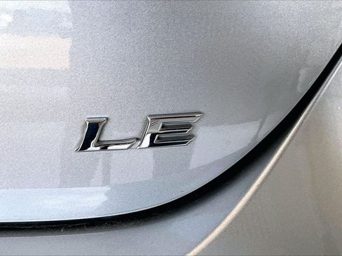 Used 2018 Toyota Camry LE FWD image 7