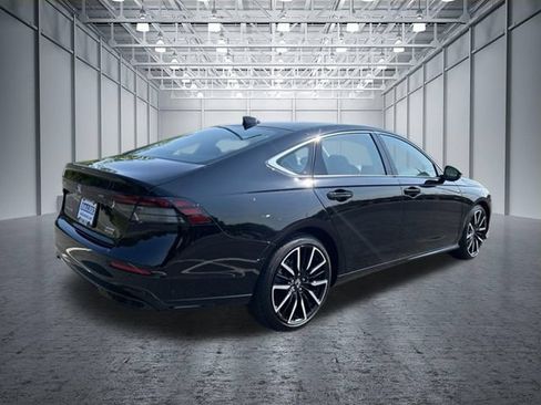 Used 2025 Honda Accord Touring image 9