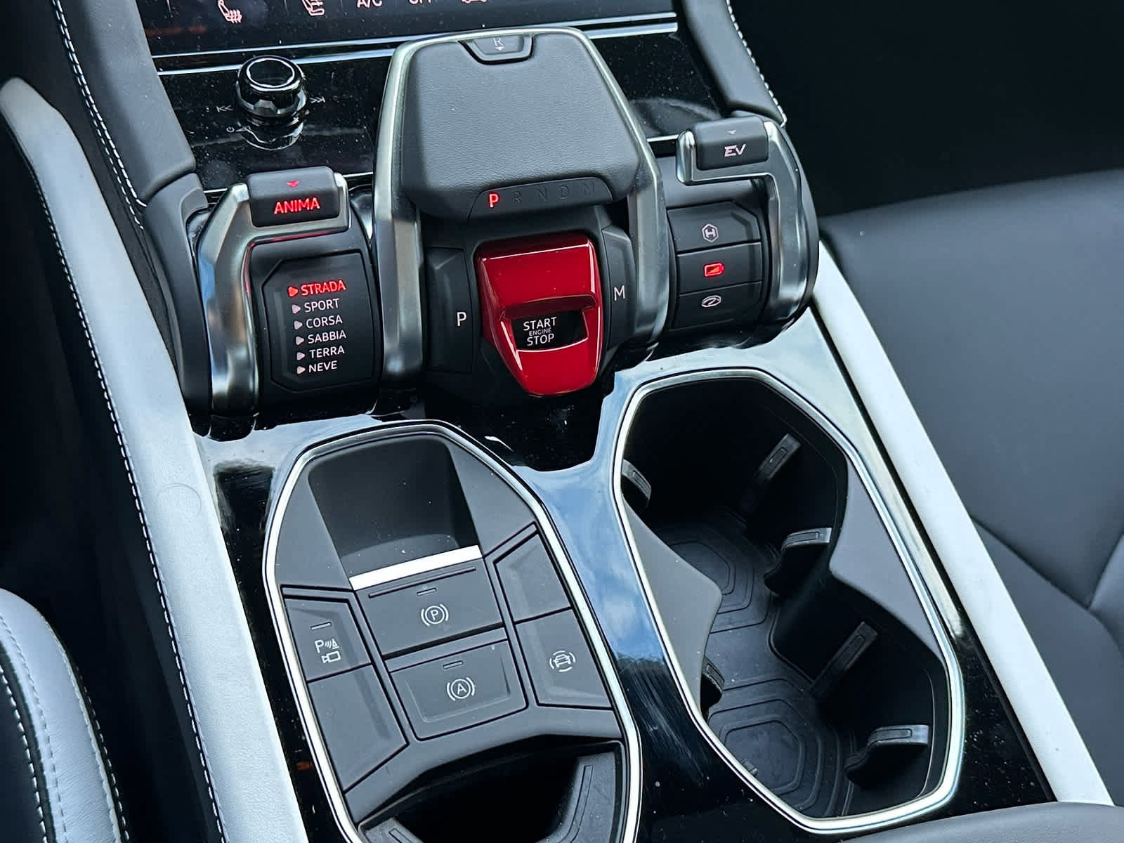 Used 2025 Lamborghini Urus Performante AWD/4WD image 20