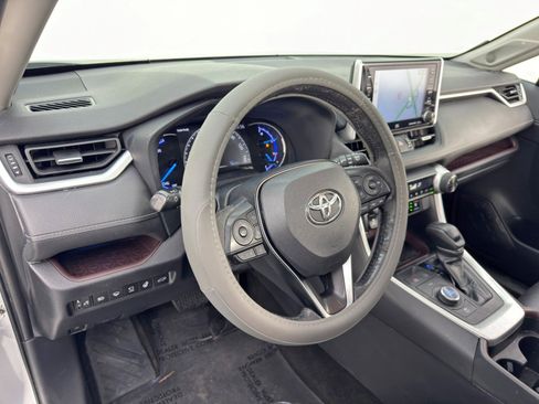 Used 2019 Toyota RAV4 Limited image 13