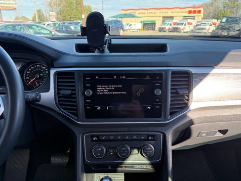 Used 2021 Volkswagen Atlas Cross Sport SE w/ Panoramic Sunroof Package image 16