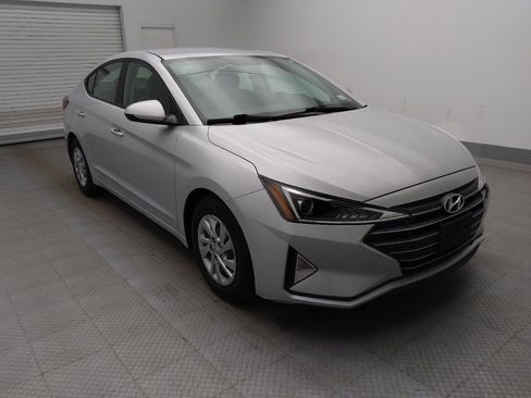 Used 2019 Hyundai Elantra SE FWD image 13