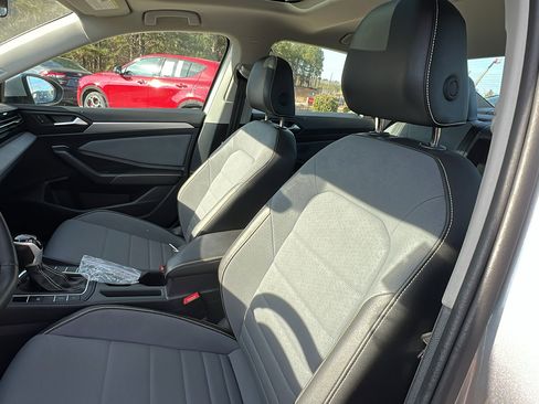 Used 2025 Volkswagen Jetta SE image 17