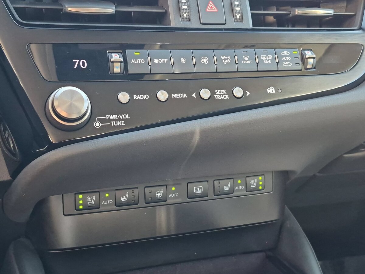 Used 2024 Lexus ES 300h w/ Accessory Package (Z1) FWD image 26