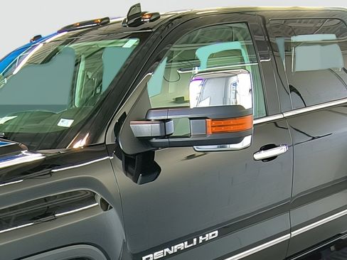 Used 2016 GMC Sierra 2500 Denali w/ Duramax Plus Package image 8