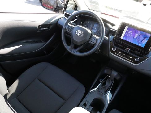 Used 2023 Toyota Corolla LE image 9