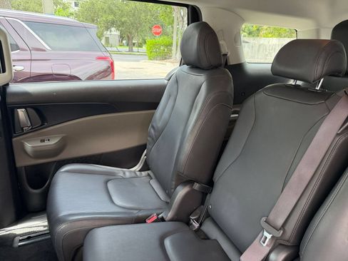 Used 2026 Kia Carnival FWD image 37