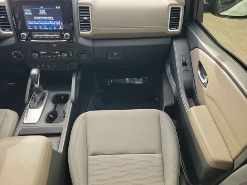 Certified 2022 Nissan Frontier SV image 17