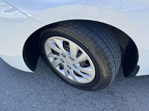 Used 2019 Hyundai Elantra SE FWD image 31