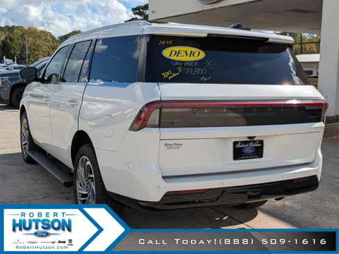 New 2025 Lincoln Navigator Reserve image 8