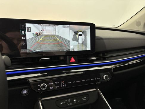 Used 2025 Kia Carnival SX Prestige image 31