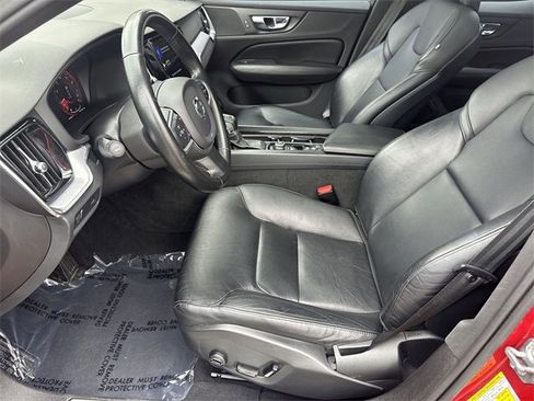 Used 2020 Volvo S60 T5 Momentum image 15
