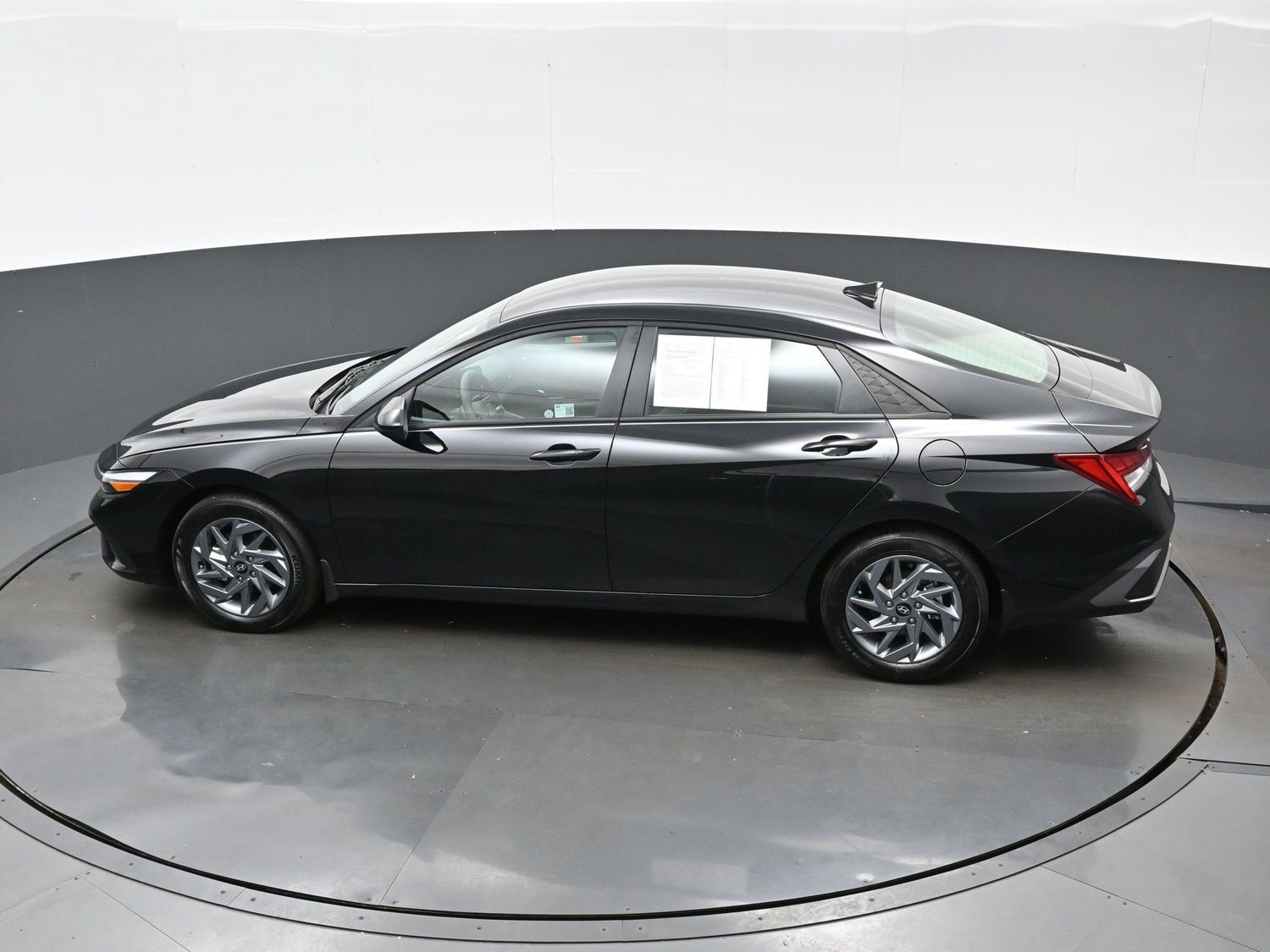 Certified 2026 Hyundai Elantra Hybrid FWD image 33