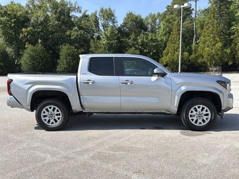 Certified 2024 Toyota Tacoma SR5 AWD/4WD image 31