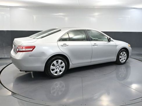 Used 2011 Toyota Camry LE image 4