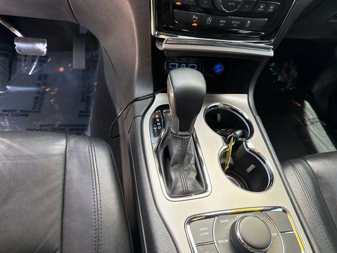 Used 2019 Jeep Grand Cherokee Limited AWD/4WD image 25