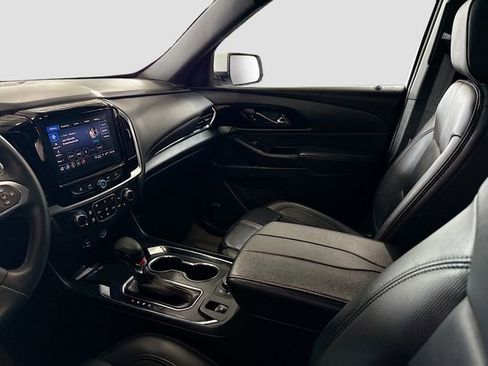 Used 2023 Chevrolet Traverse RS image 25