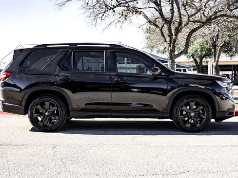 Used 2025 Honda Pilot Black Edition image 4