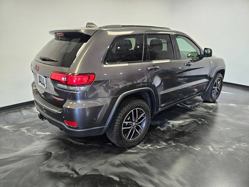 Used 2018 Jeep Grand Cherokee Trailhawk w/ Trailhawk Luxury Group AWD/4WD image 21