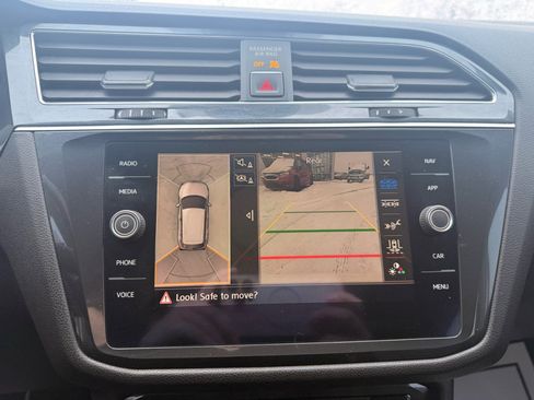 Used 2018 Volkswagen Tiguan SEL Premium image 21